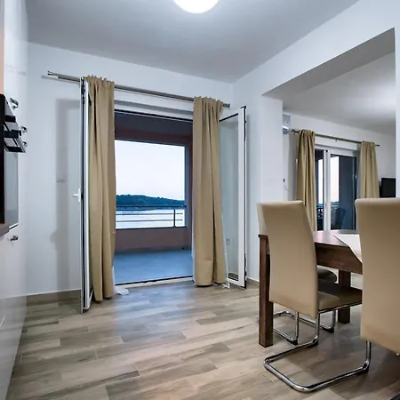 Guliva - Sunny Vacation Paradise Apartament *