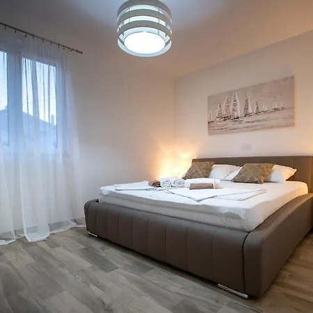 Guliva - Sunny Vacation Paradise Апартаменты Супетарска-Драга